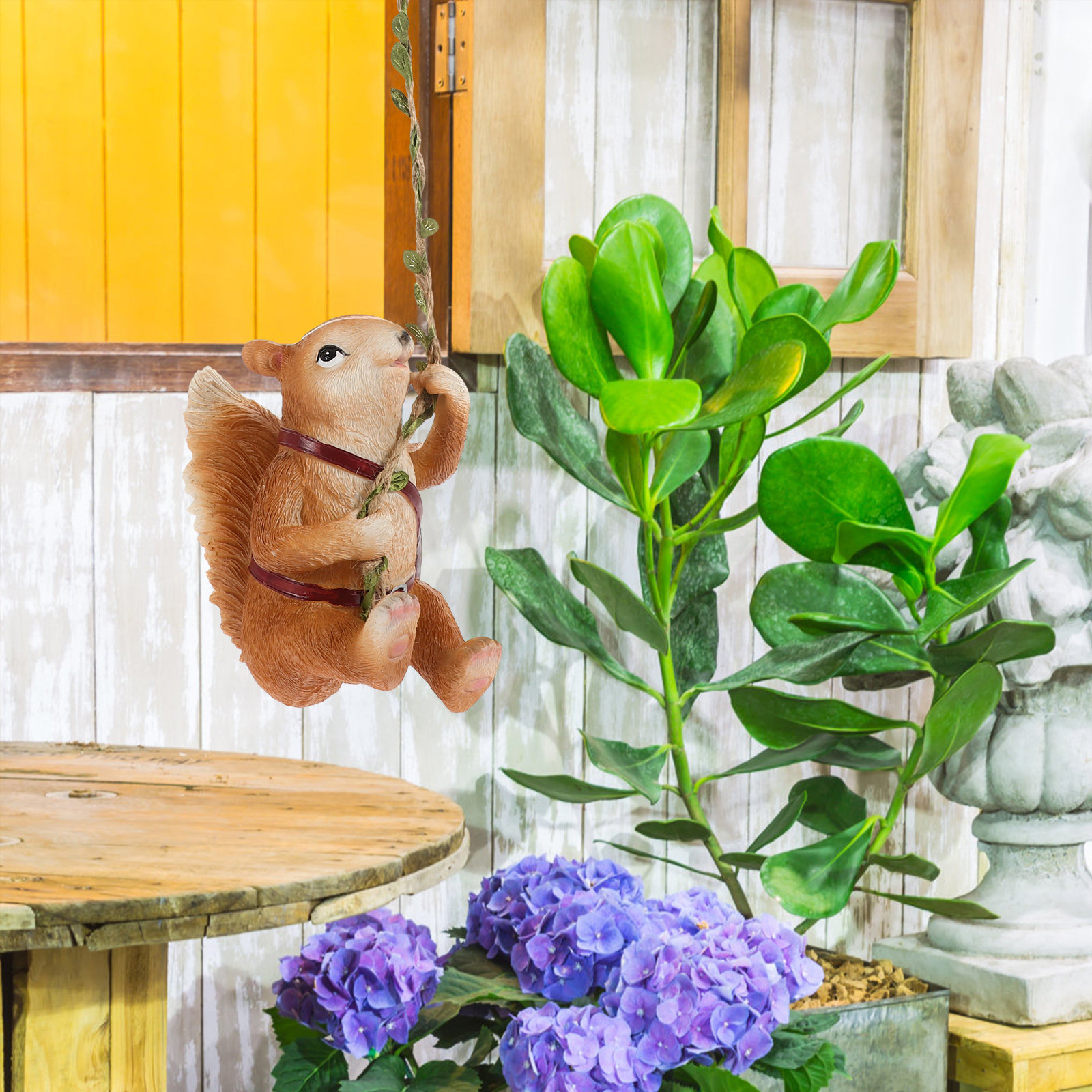 Climbing Squirrel Statue Resin - đánh giá và giá Resin Art Sculptures